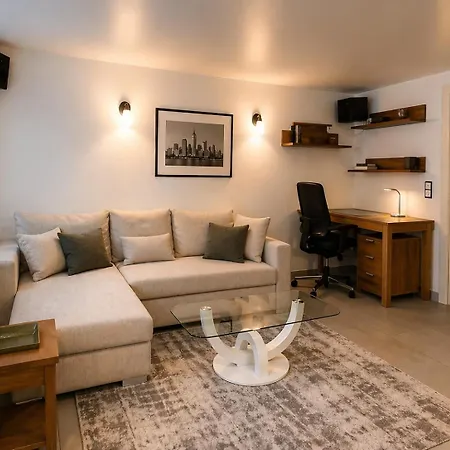 Business In Sachsenhausen, Ruhig, Moebliert Und Perfekt Angebunden